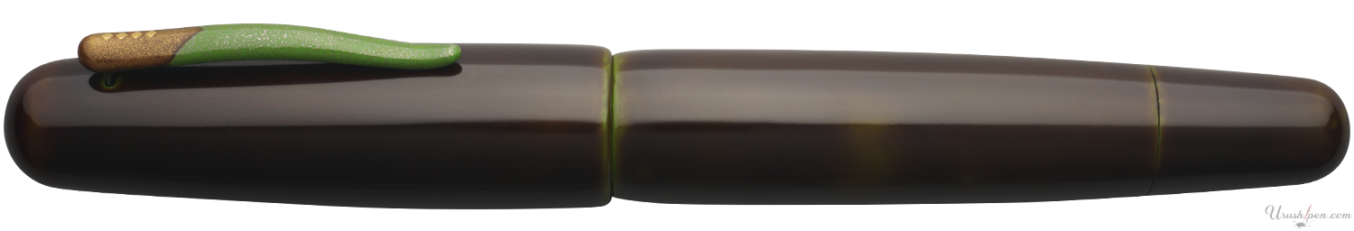 Danitrio Byakudan-nuri in Green on Mikado Fountain Pen