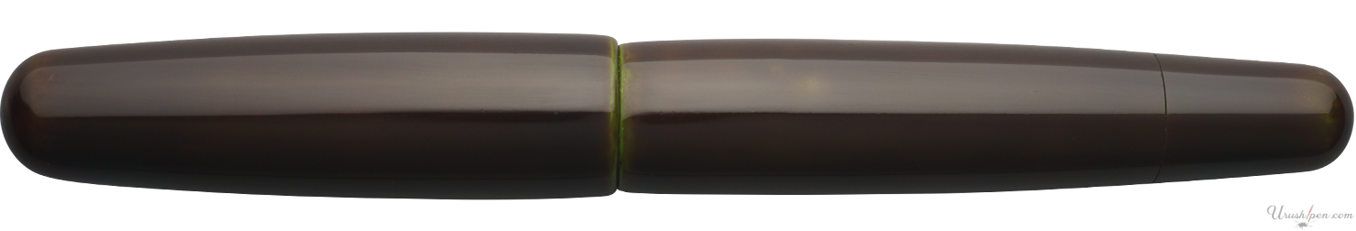 Danitrio Byakudan-nuri in Green on Mikado Fountain Pen