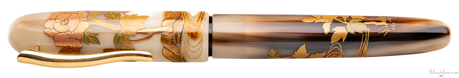 Danitrio Chrysanthemum Flower on Buffalo Horn Takumi Fountain Pen