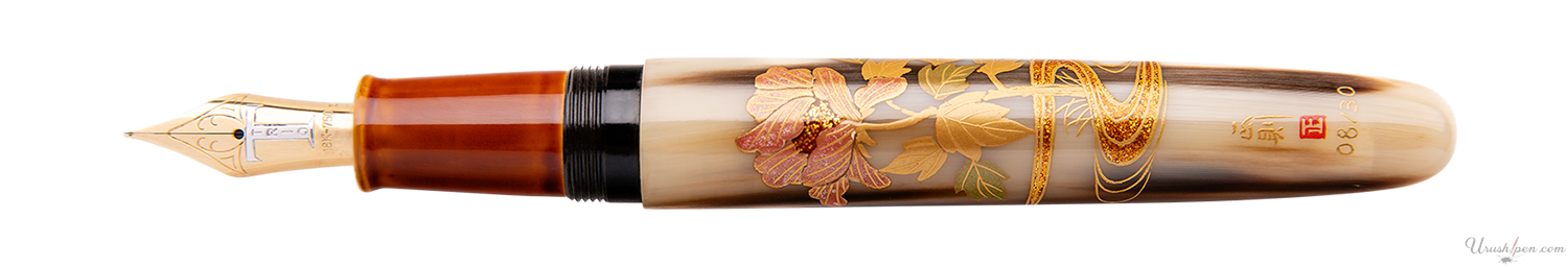 Danitrio Chrysanthemum Flower on Buffalo Horn Takumi Fountain Pen