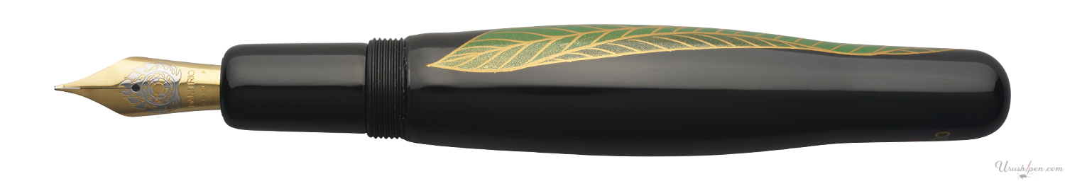 Danitrio Crimson Sunbird Maki-E on Hyotan Fountain PenDanitrio Crimson Sunbird Maki-E on Hyotan Fountain Pen