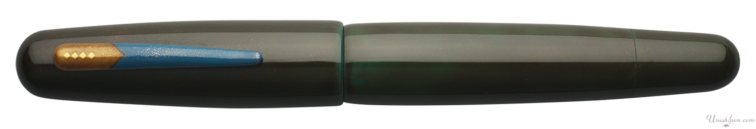 Danitrio Byakudan-nuri in Blue on Mikado Fountain Pen