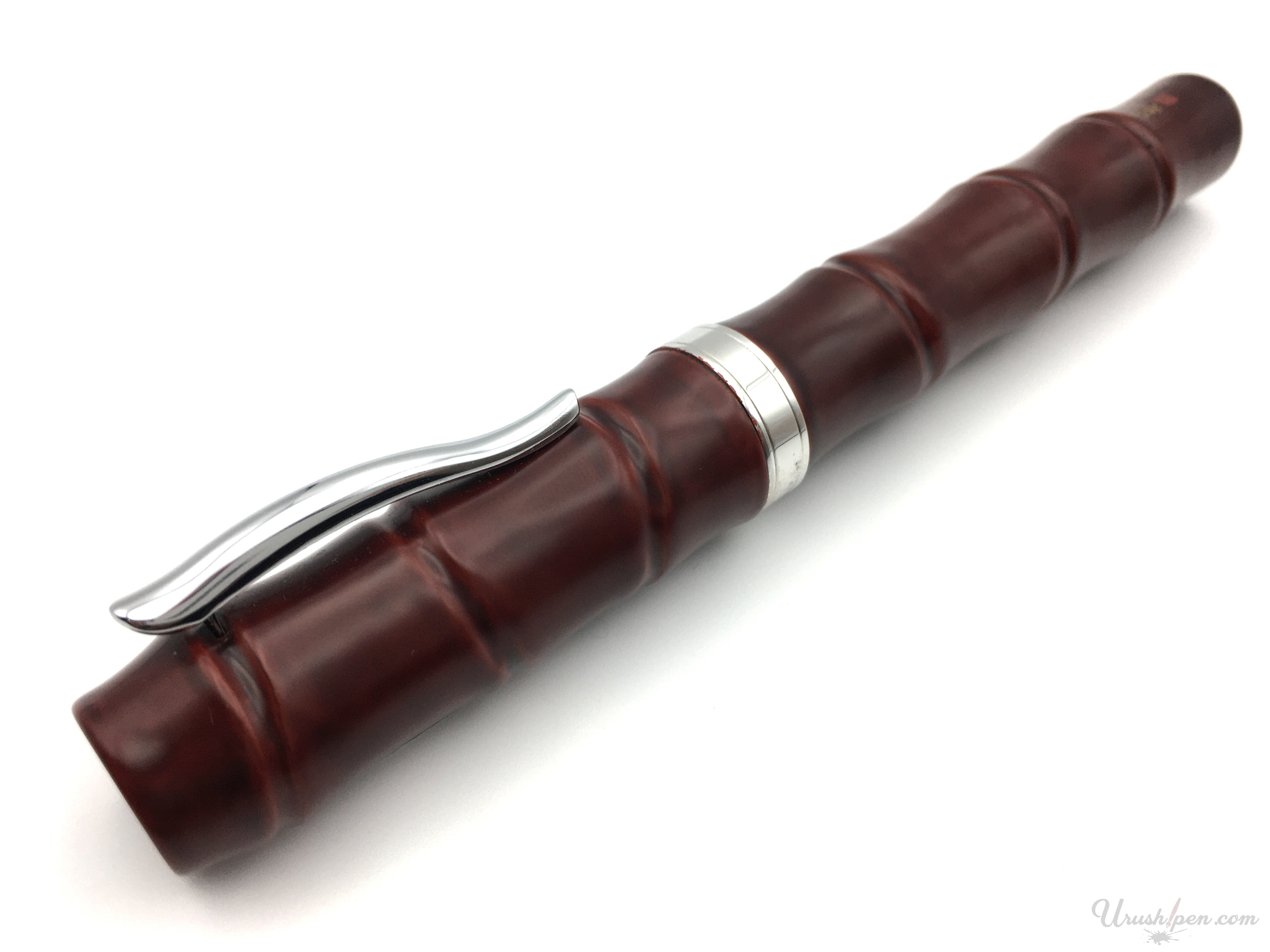 Danitrio Irokeshi-dame red aka bamboo story matte fountain pen diagonal