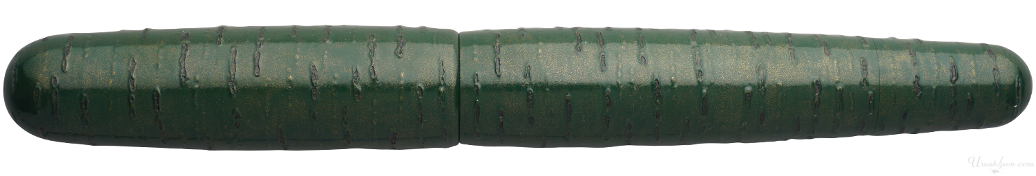 Danitrio Sakurakawa-nuri in Green on Mikado Fountain Pen