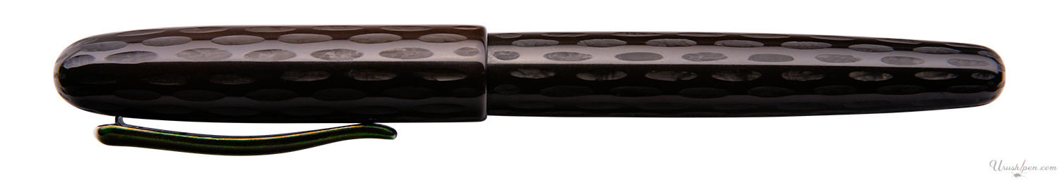 Danitrio Kama-nuri in Black on Hanryo Fountain Pen
