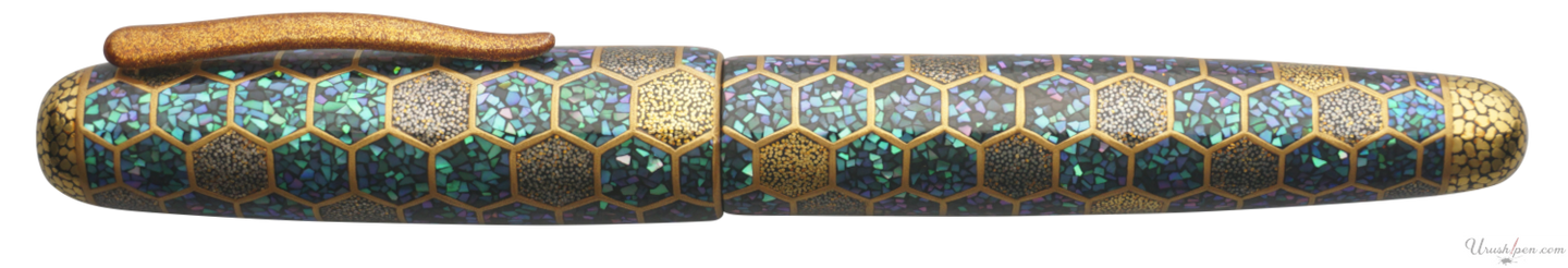 Danitrio Rokkaku Monyo Hexagon Pattern on Takumi Fountain Pen