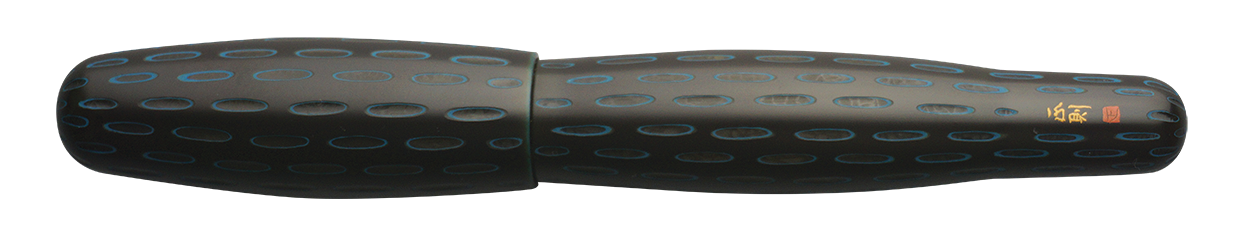 Danitrio Kama-nuri in Black & Blue on Hyotan Fountain Pen Closed