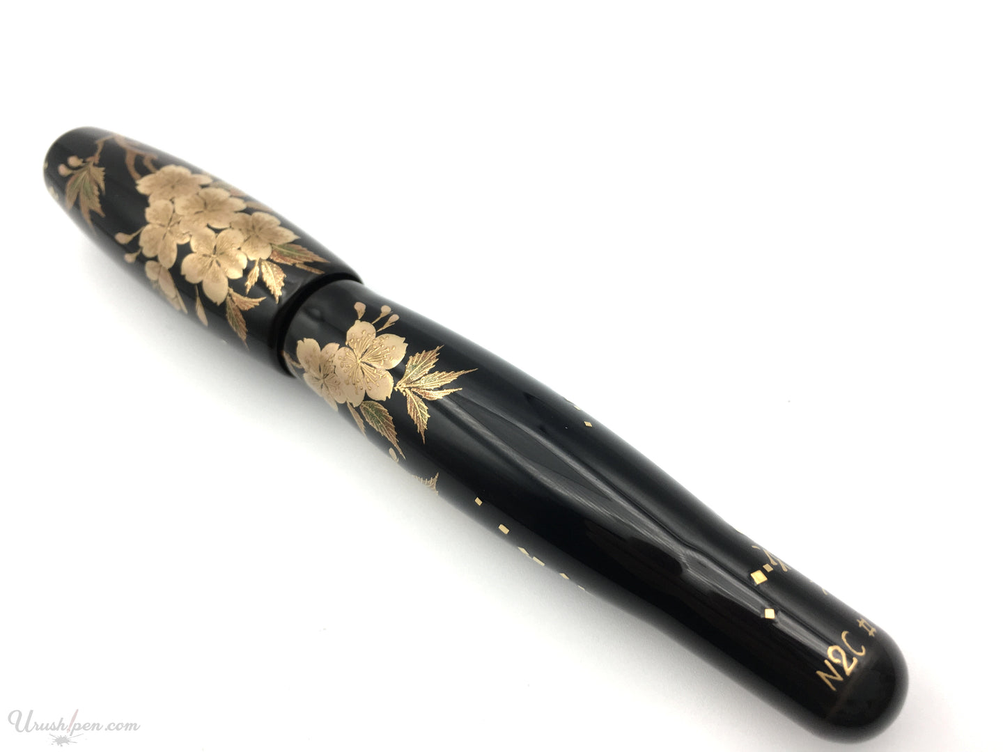 Danitrio Sakura Maki-E on Hyotan Fountain Pen Diagonal