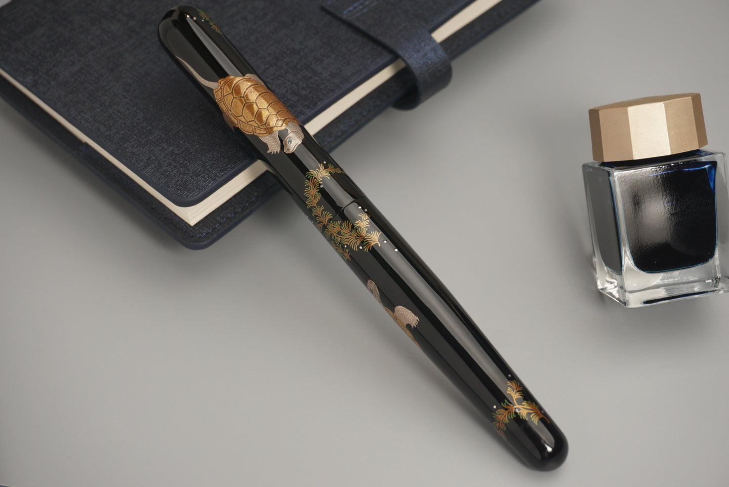 ShiZen Two Swimming Turtles on Ranga M5 Fountain Pen