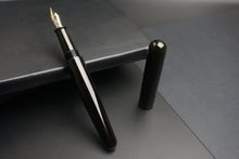 Load image into Gallery viewer, ShiZen Mokuso Ao Tame-nuri on Ranga M5 Fountain Pen